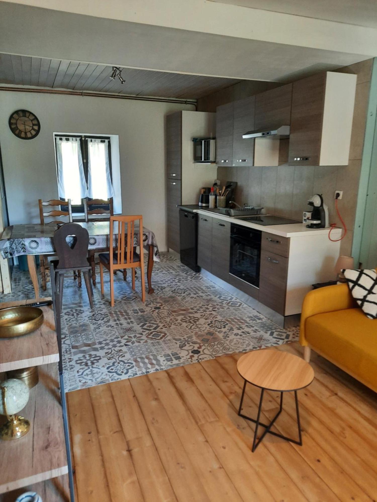Gite Des 2 Lions Murs-et-Gelignieux Екстериор снимка